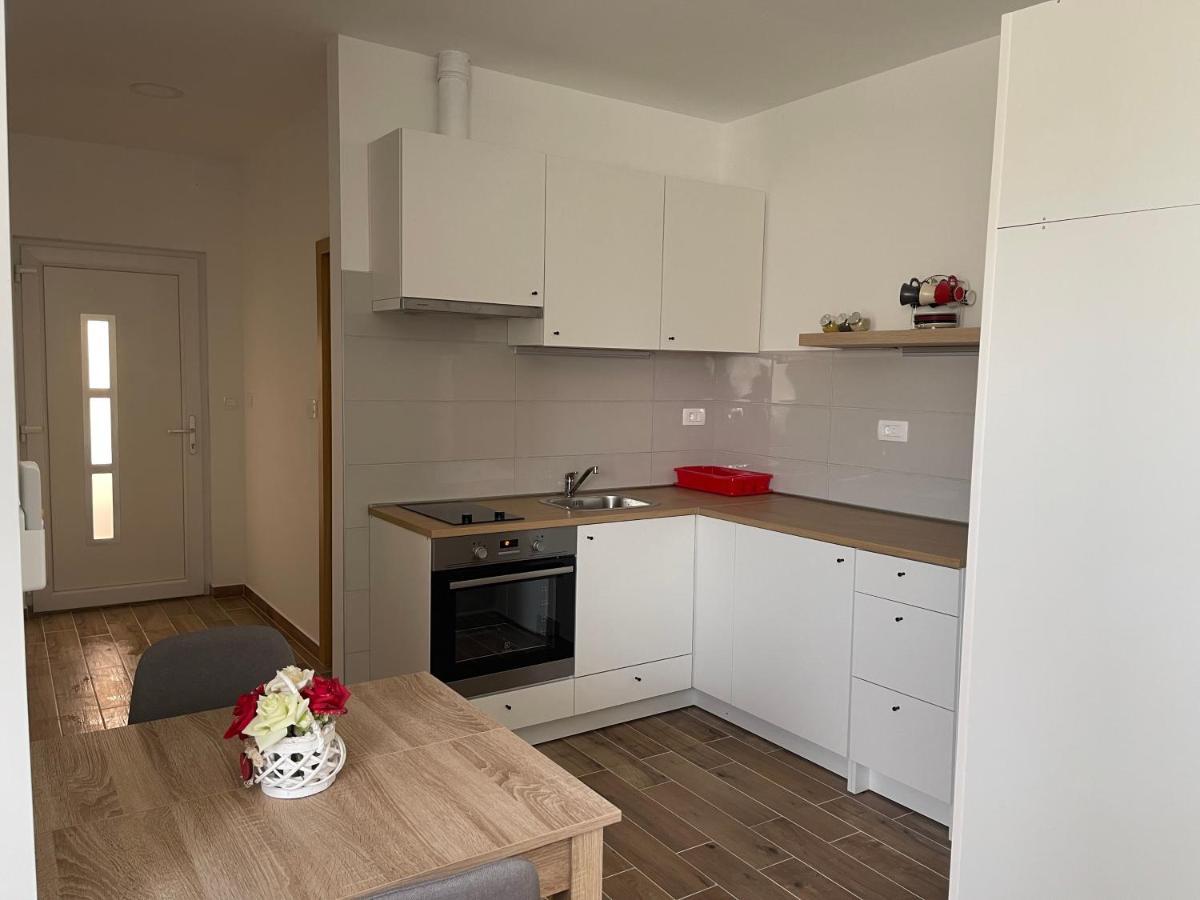 Apartman Solin 2, Parking Lägenhet Exteriör bild
